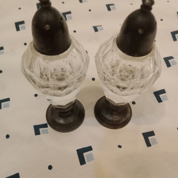 Vintage Leadcrystal Imported Hand Cut Salt And Pepper Shakers. - Picture 2 of 5